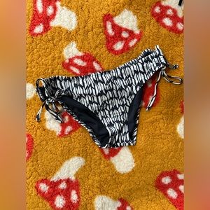 Black Patterned Side Tie Bikini Bottoms • size small